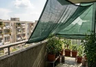 Árnyékoló háló felszerelve az erkély korlátjára